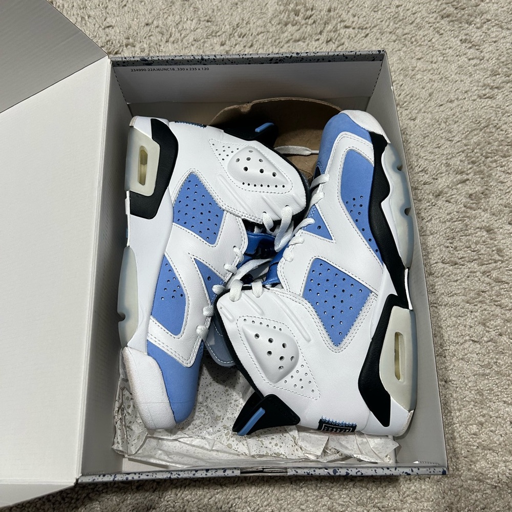 Jorden 6 UNC blue